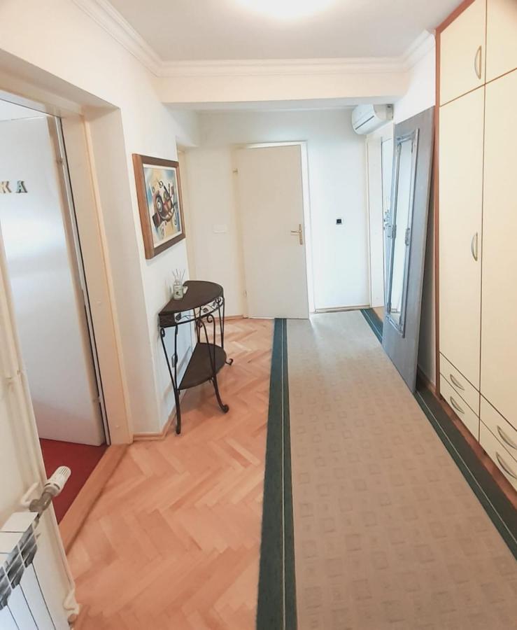 Spacious 80M2 Apartment In The Center Ljubuski Exterior photo